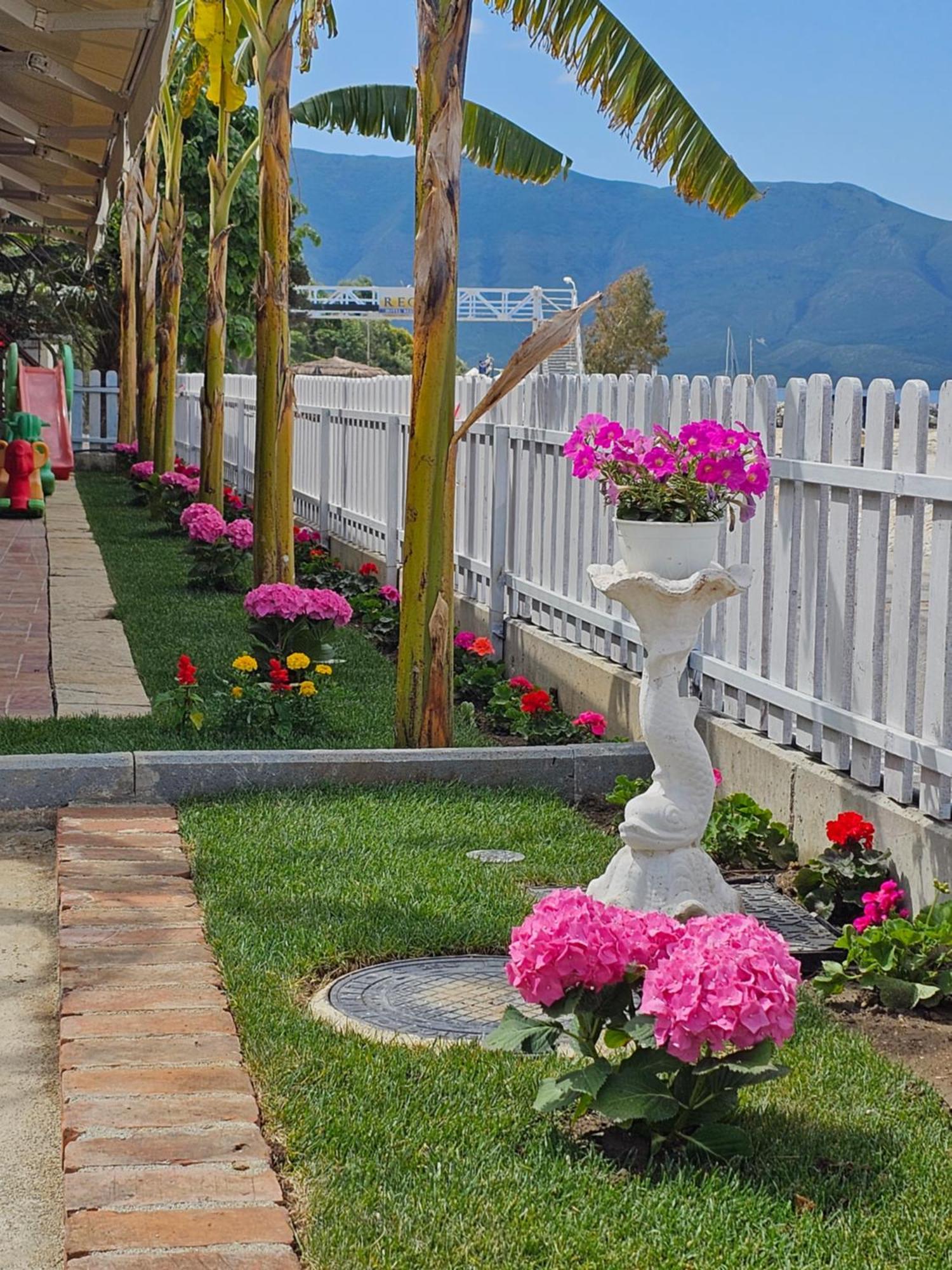 Hotel Ramosaco, Radhime, Vlore エクステリア 写真