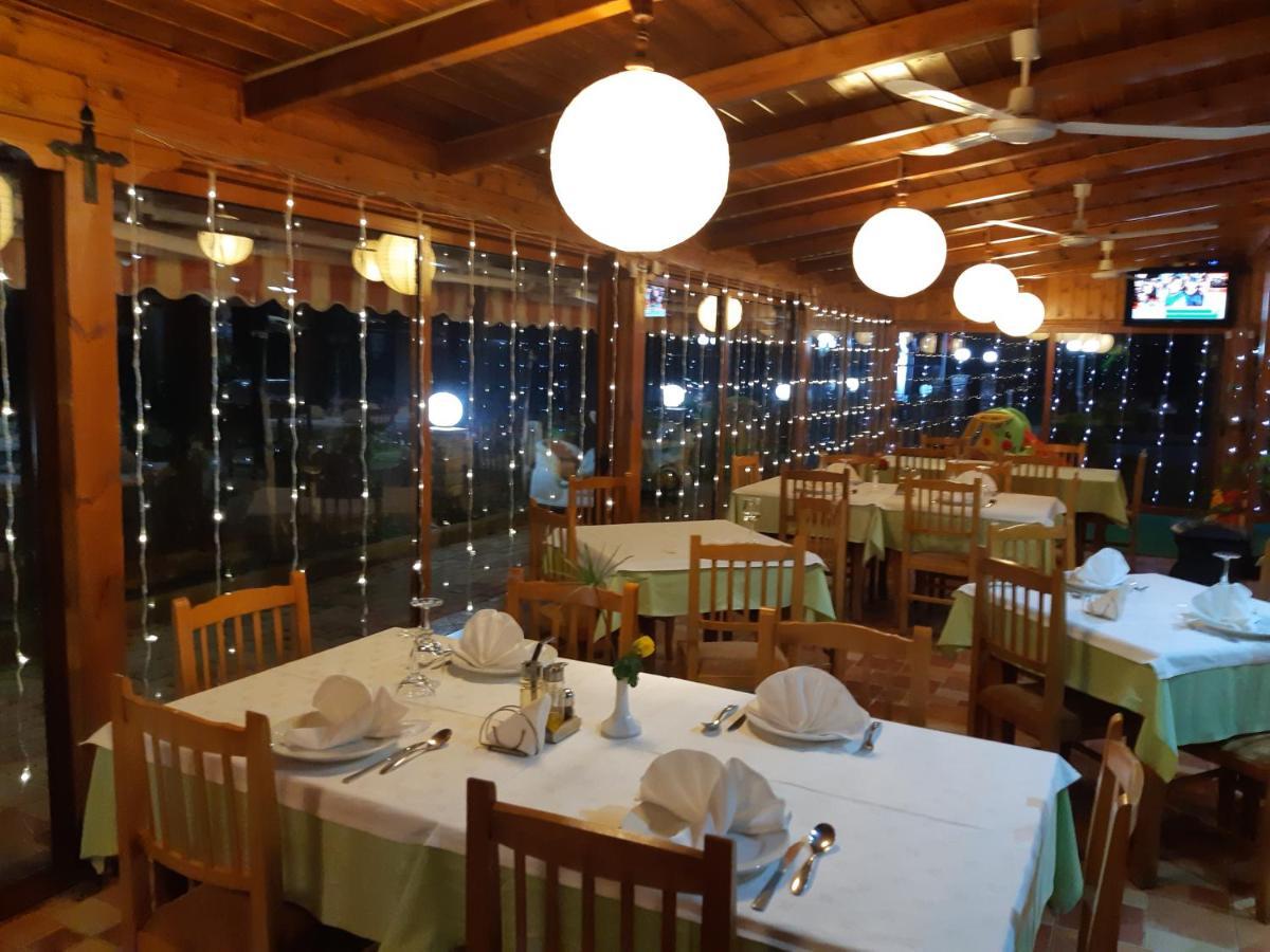 Hotel Ramosaco, Radhime, Vlore エクステリア 写真