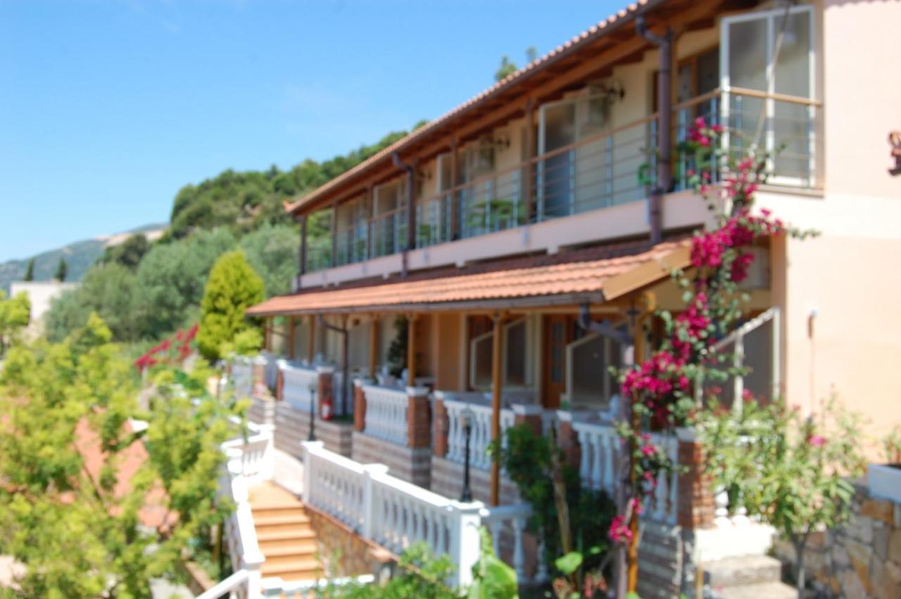 Hotel Ramosaco, Radhime, Vlore エクステリア 写真